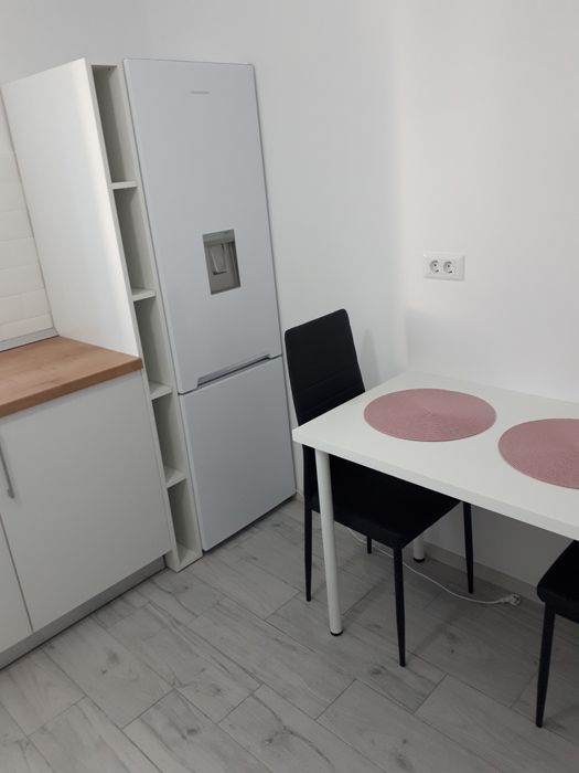 Închiriez garsoniera