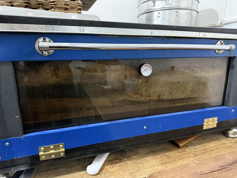 Духовка,самса пісіретін пеш