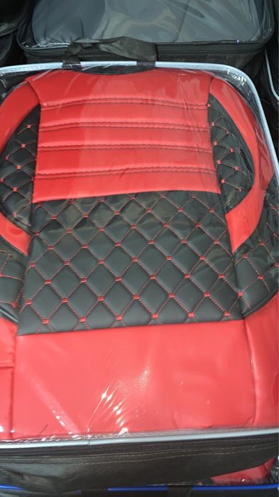 Huse auto cu romburi universale