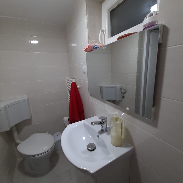 Vand casa cu demisol , parter , mansarda in Dambul Rotund