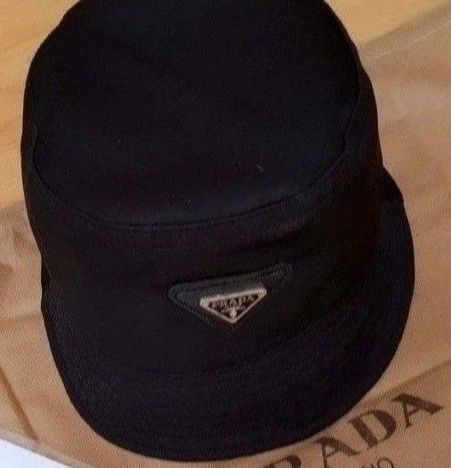 Palarie unisex Prada logo metalic, mărime universala