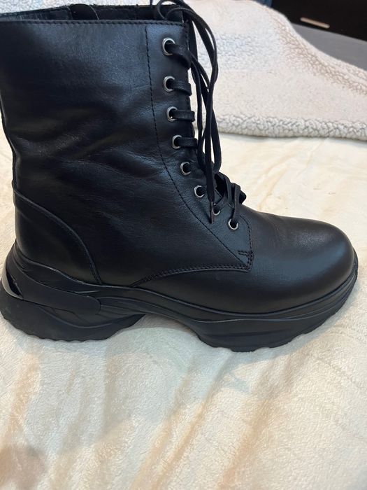 Продавам боти естествена кожа, номер 41, произведени от Matisa Bari