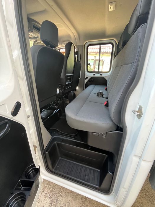 Autoutilitara Renault Master Doka
