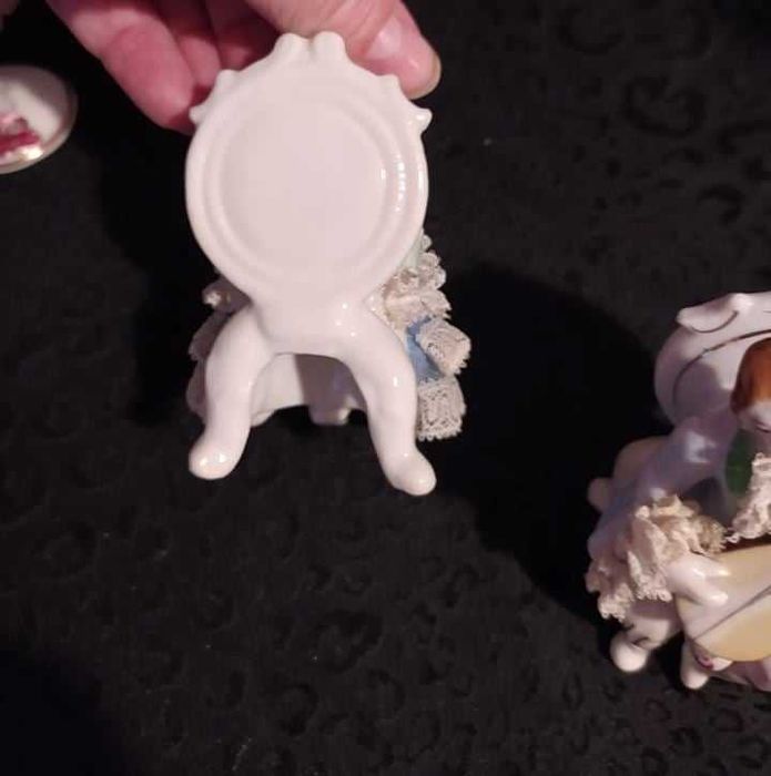Порцеланова, дворцова фигурка