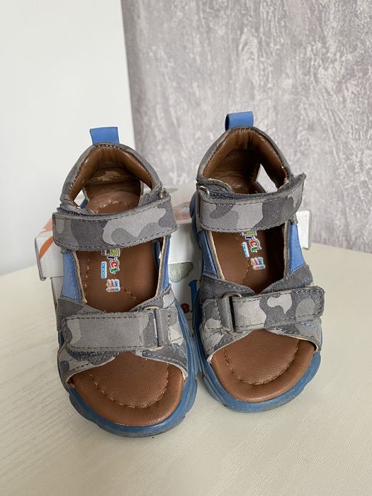 Детский сандалии