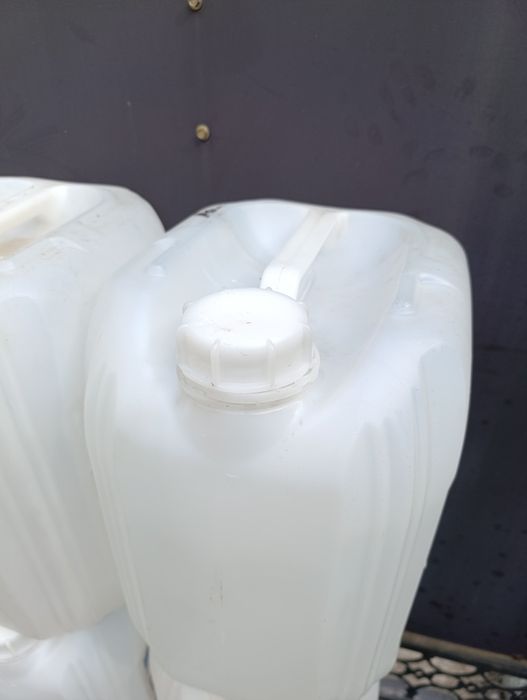 Продам конистры срочно