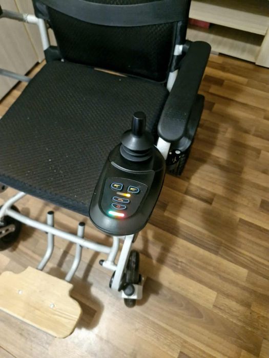 Căruț electric persoane cu dizabilități