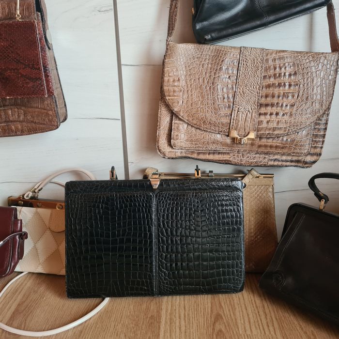 Frumoase poșete din piele