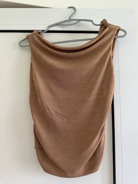 Златно-кафяв потник с паднали рамена