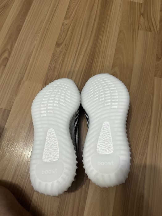 Yeezy 350 Zebra