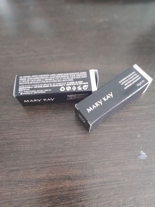 Помада от Mary Kay