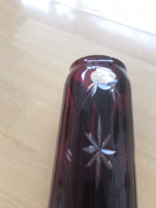 Ваза от червен кристал 20 см.