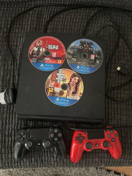 Play station 4 cu 2 manete