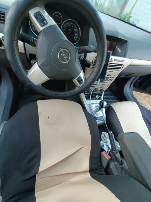 Продам машину Опель астра 2008 года.