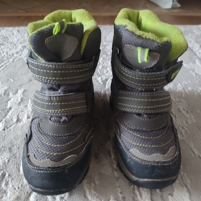 Продам детские ботинки