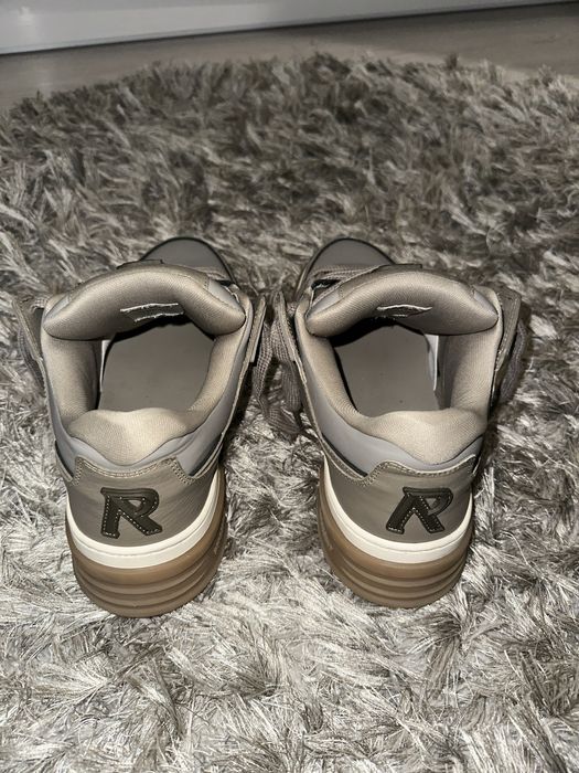 Sneakers Represent