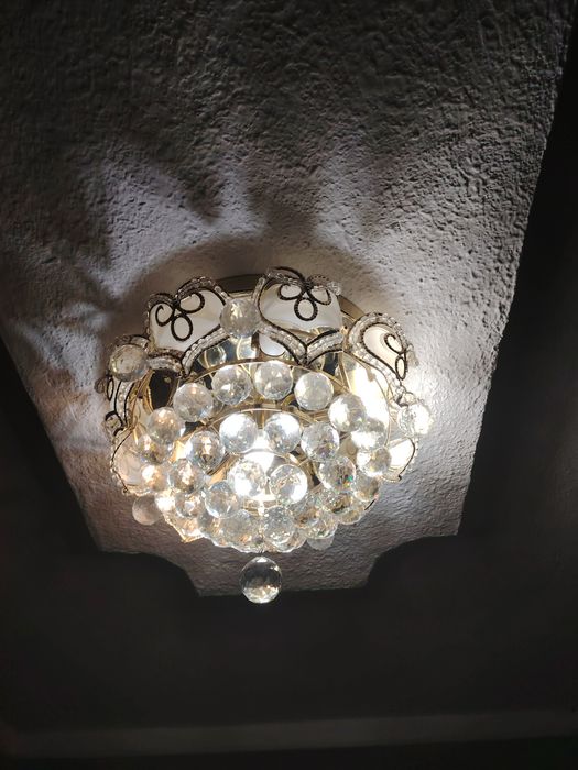 Люстры две шт. Продам