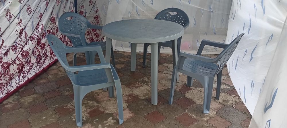 Продам стол и стулья комплект
