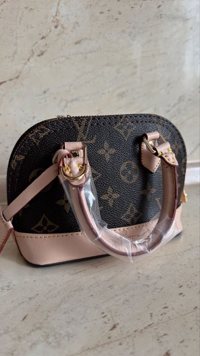 Продавам нова чанта Louis Vuitton