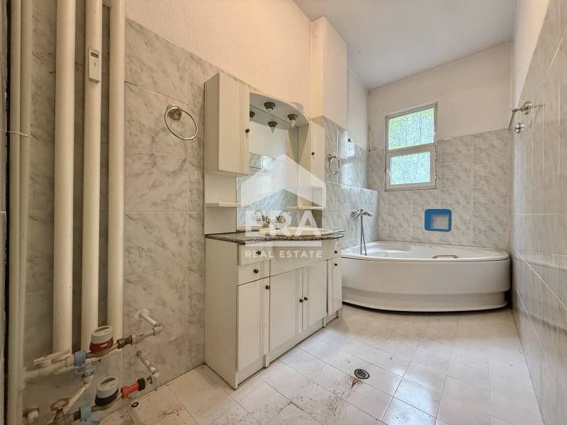 Продава се Четиристаен апартамент в София, Докторски паметник - 128 кв.м за 2949 €/кв.м - Снимка #10