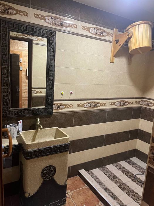 Uy hovli Yunusobod 5+2 sotix