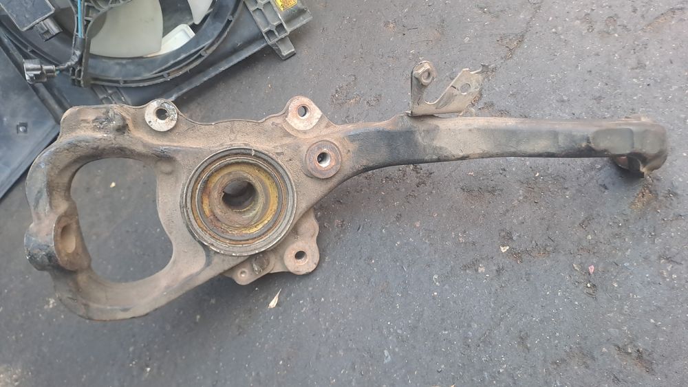 цапфа на TAYOTA Land Cruiser 100