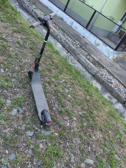 Trotineta ninebot aproape nouă ,mai are un an garanție, preț negociabil