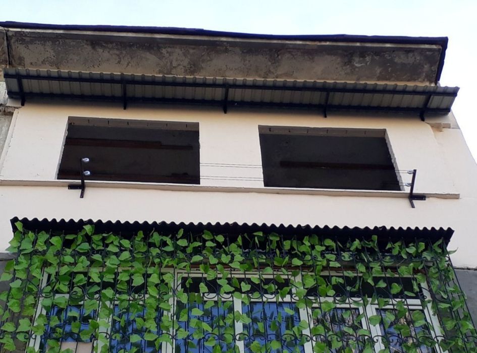 Установка козырьки бесшумный над окнами