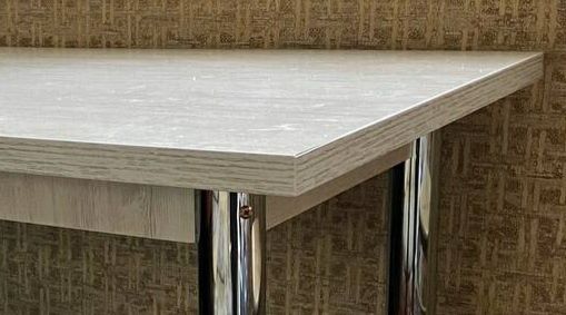 Стол ламинат...выкручиваеться ножки