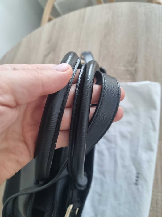 Оригинална кожена чанта DKNY Paige Medium Satchel (Черна)
