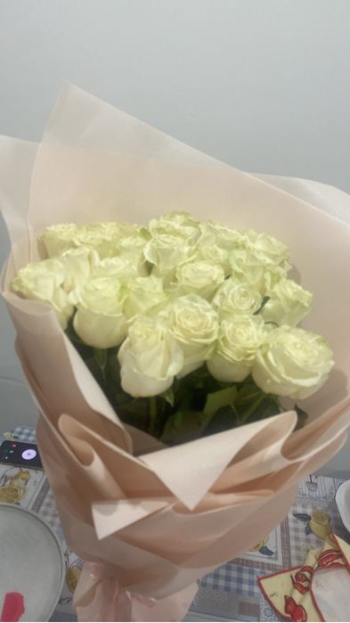 Букет из 25 белых роз