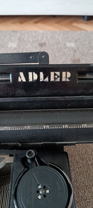 Vând mașina de scris ADLER