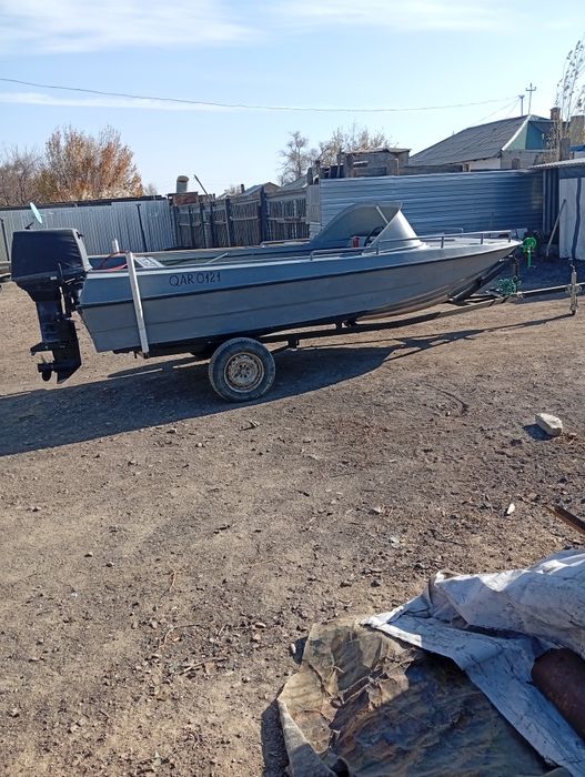 Лодка пластиковая .