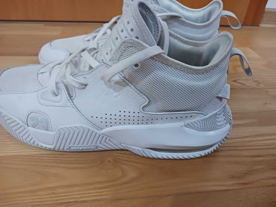 Vand incaltaminte Jordan marime 41