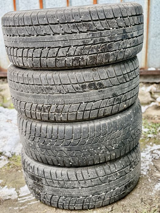 Продам комплект зимних шин