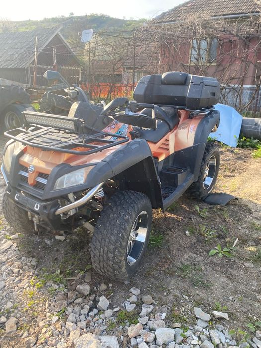 Vind ATV cf moto 800 în perfectă stare de funcționare înmatriculat  cauciucuri noi curea nouă rulment nou