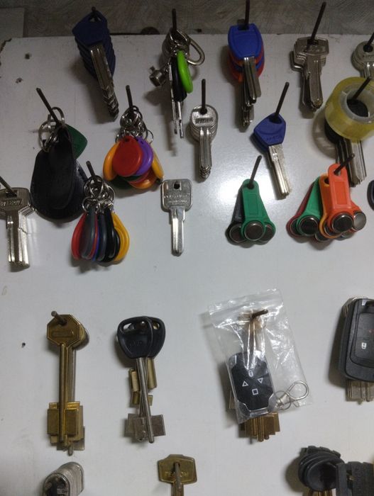 Kalit yasash jeton шлагбаум пультлари. тошкен,миробод туман, Саида бар