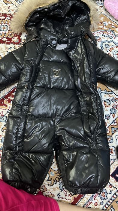 Продается детский комбенезон LV размер м ка