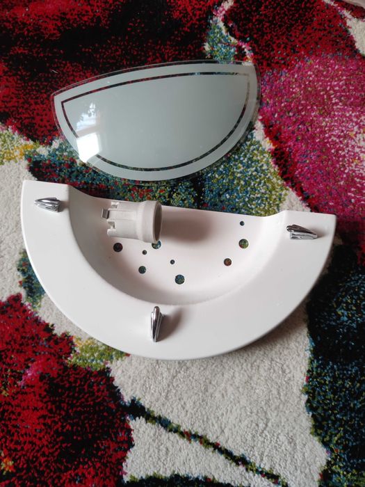 aplica perete model clasic aproape NOUA