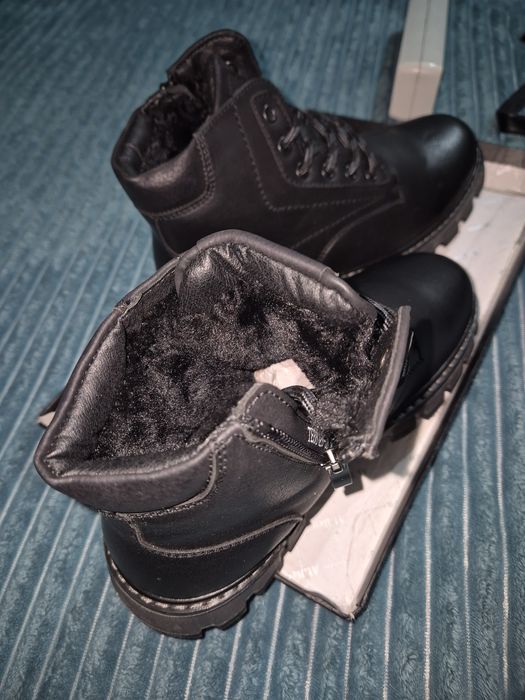 Продам ботинки мужские новые