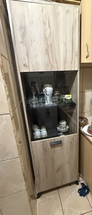 Dulap cu vitrina