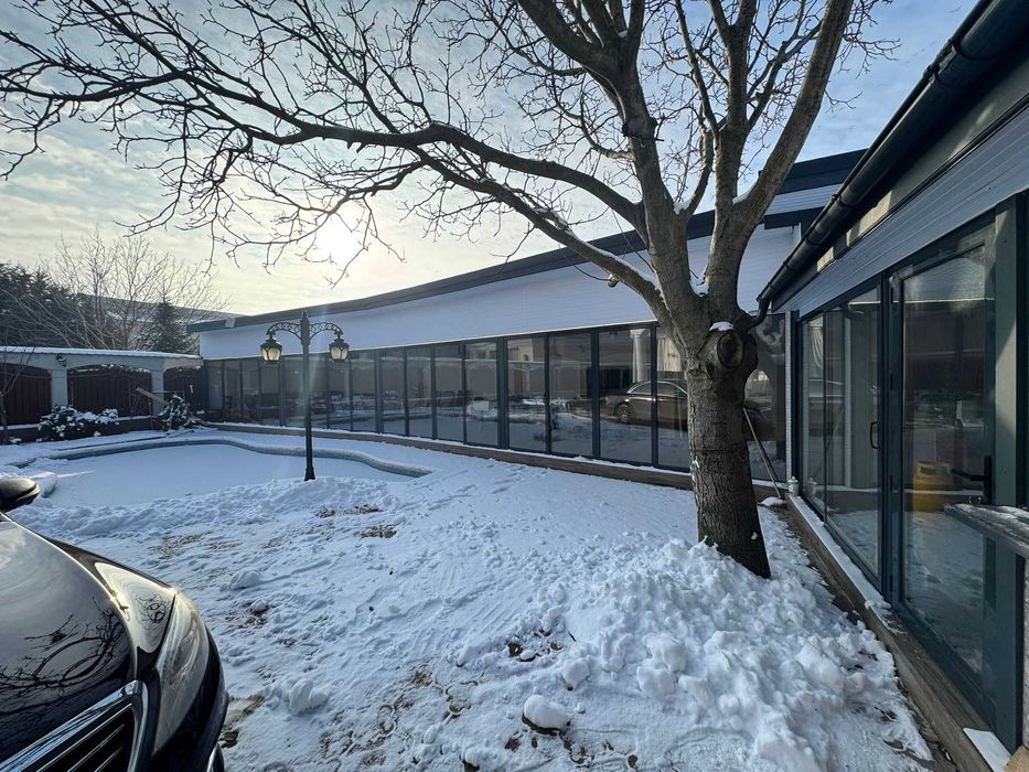 Terasa privata de 80 mp acoperita si izolata fonic inchiriere