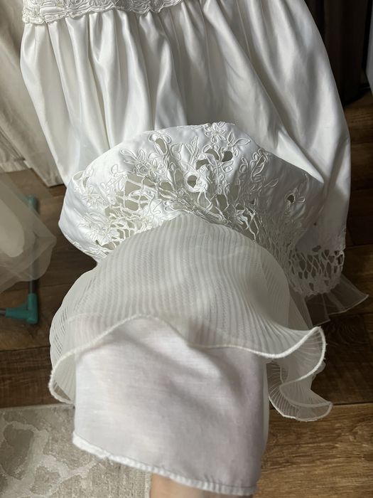 Продам платья на девочку 7-8 лет