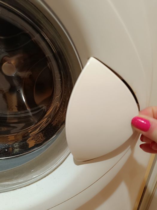 Продавам перална машина  Indesit модел WA10