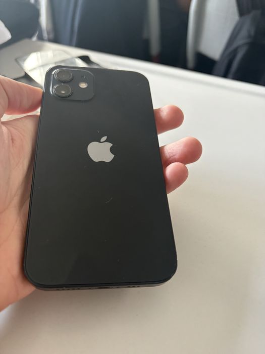 IPhone 12 с кутия