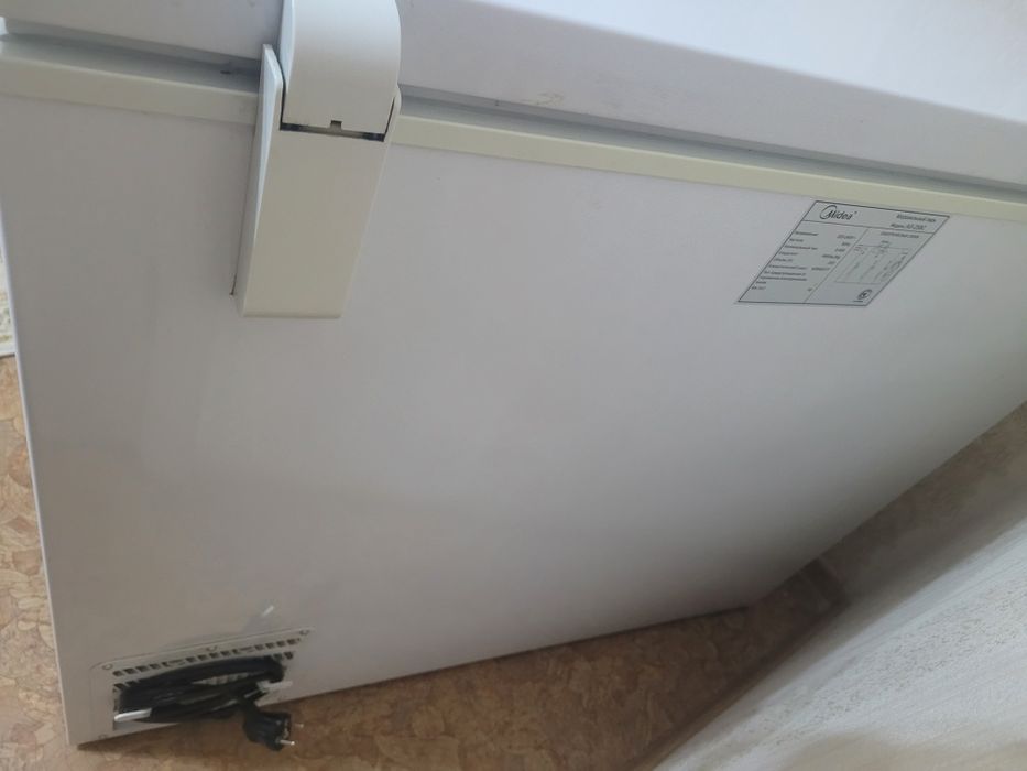 Продам срочно Морозильник Midea на запчасти