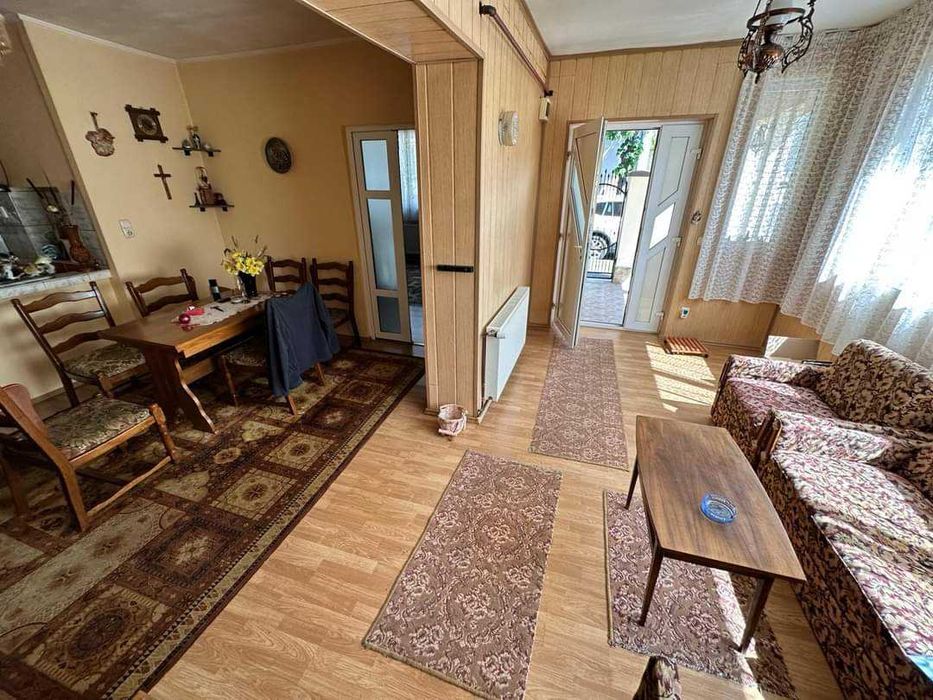 Vand sau schimb Casa P+Et+M -zona Piata Mare Str Bujorului