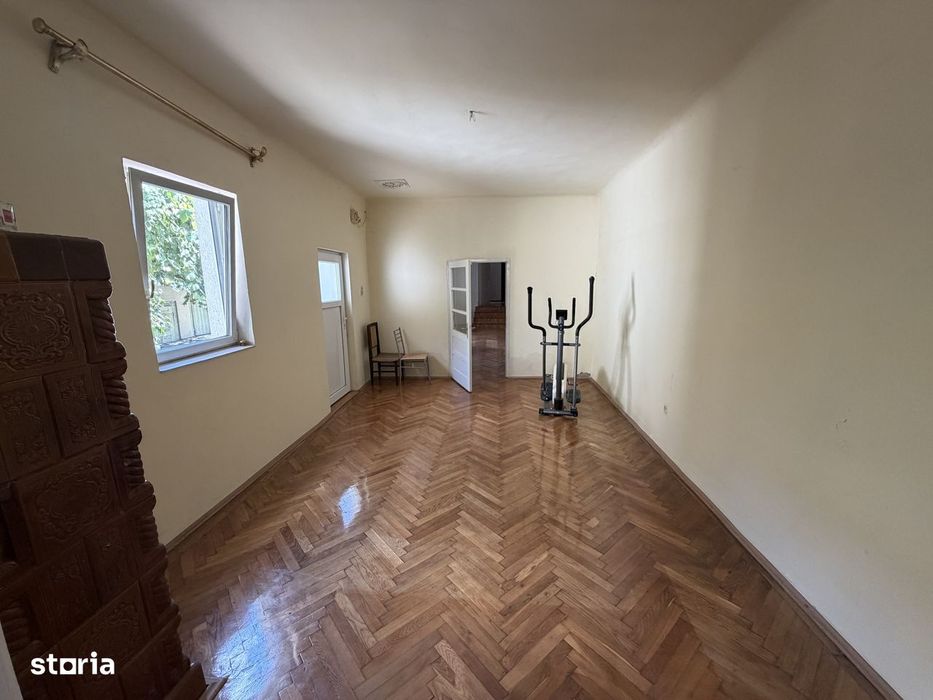 Spatiu comercial de inchiriat  langa MISAKI / GLOW ARTIST SALON