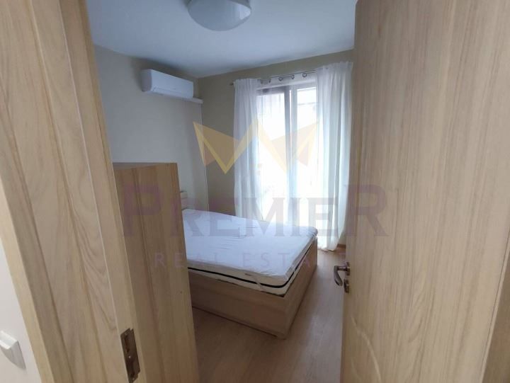 Дава се под наем Тристаен апартамент в Варна, Конфуто - 86 кв.м за 714 € - Снимка #4