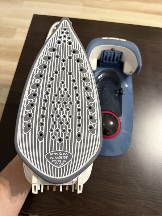 Fier de calcat fara fir Tefal FreeMove 2400W